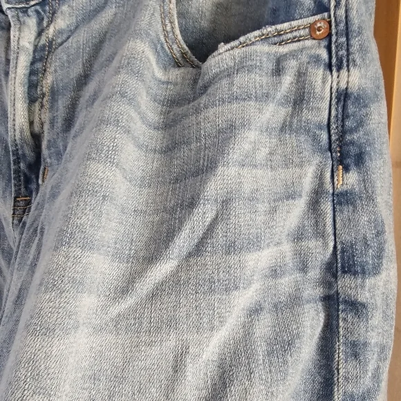 American Eagle Relaxed Fit Shorts - Picture 2 of 6